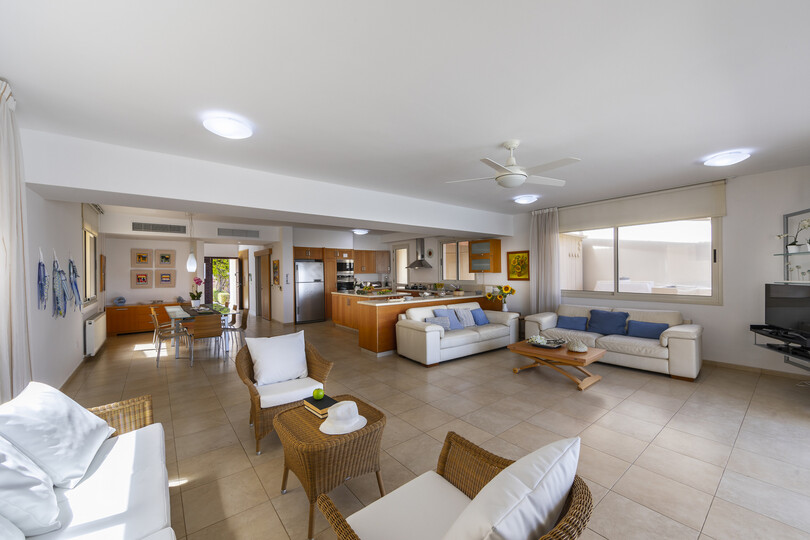Vam in vaši družini bo všeč ta vila ob plaži s 5 zvezdicami, Protaras Villa 1536
