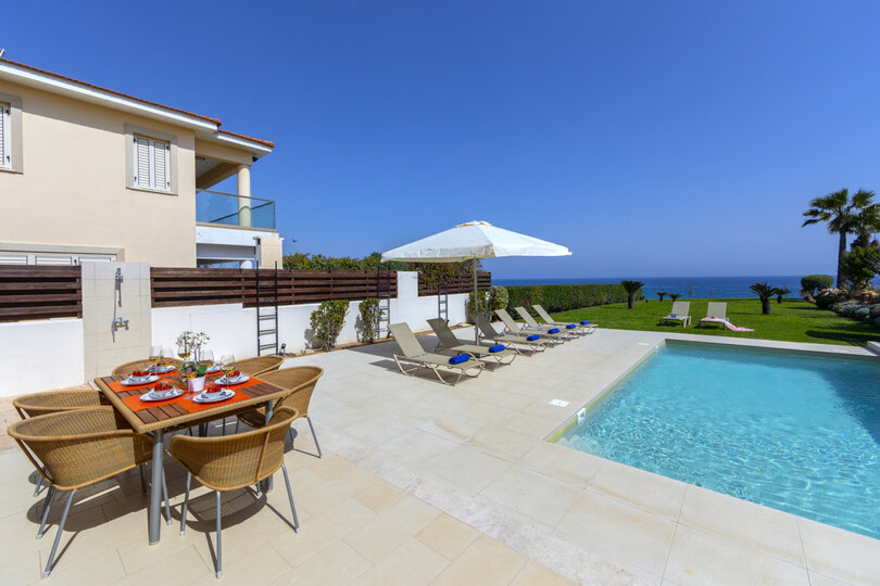 Vam in vaši družini bo všeč ta vila ob plaži s 5 zvezdicami, Protaras Villa 1536