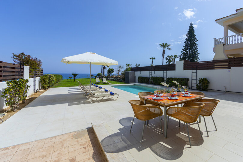 Vam in vaši družini bo všeč ta vila ob plaži s 5 zvezdicami, Protaras Villa 1536