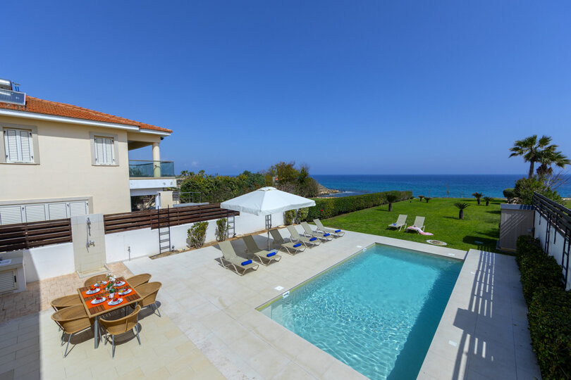 Vam in vaši družini bo všeč ta vila ob plaži s 5 zvezdicami, Protaras Villa 1536