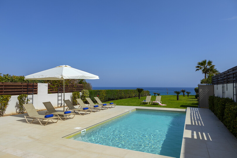 Vam in vaši družini bo všeč ta vila ob plaži s 5 zvezdicami, Protaras Villa 1536