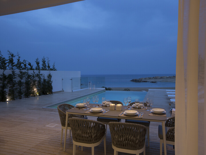 Vi in vaša družina boste navdušeni nad to vilo ob plaži, Protaras Villa 1539