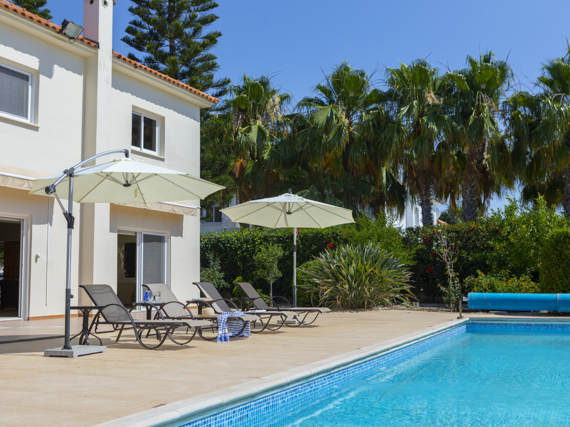 Vam in vaši družini bo všeč ta vila ob obali, vila Larnaca 1400
