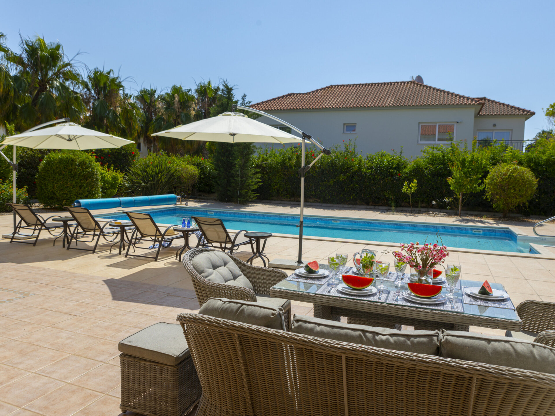 Vam in vaši družini bo všeč ta vila ob obali, vila Larnaca 1400