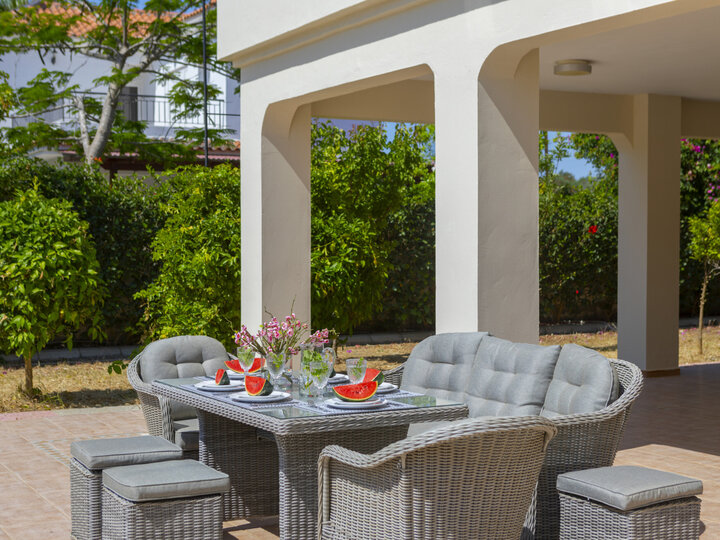 Vam in vaši družini bo všeč ta vila ob obali, vila Larnaca 1400