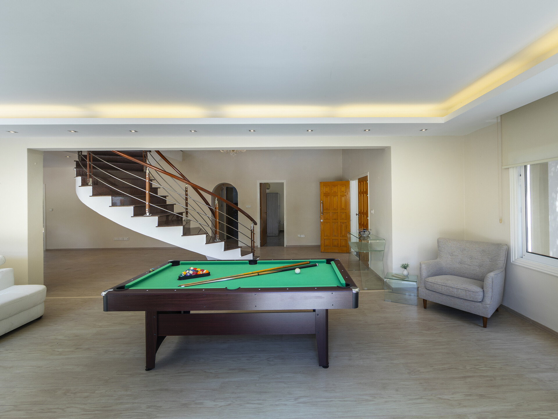 Vam in vaši družini bo všeč ta vila ob obali, vila Larnaca 1400