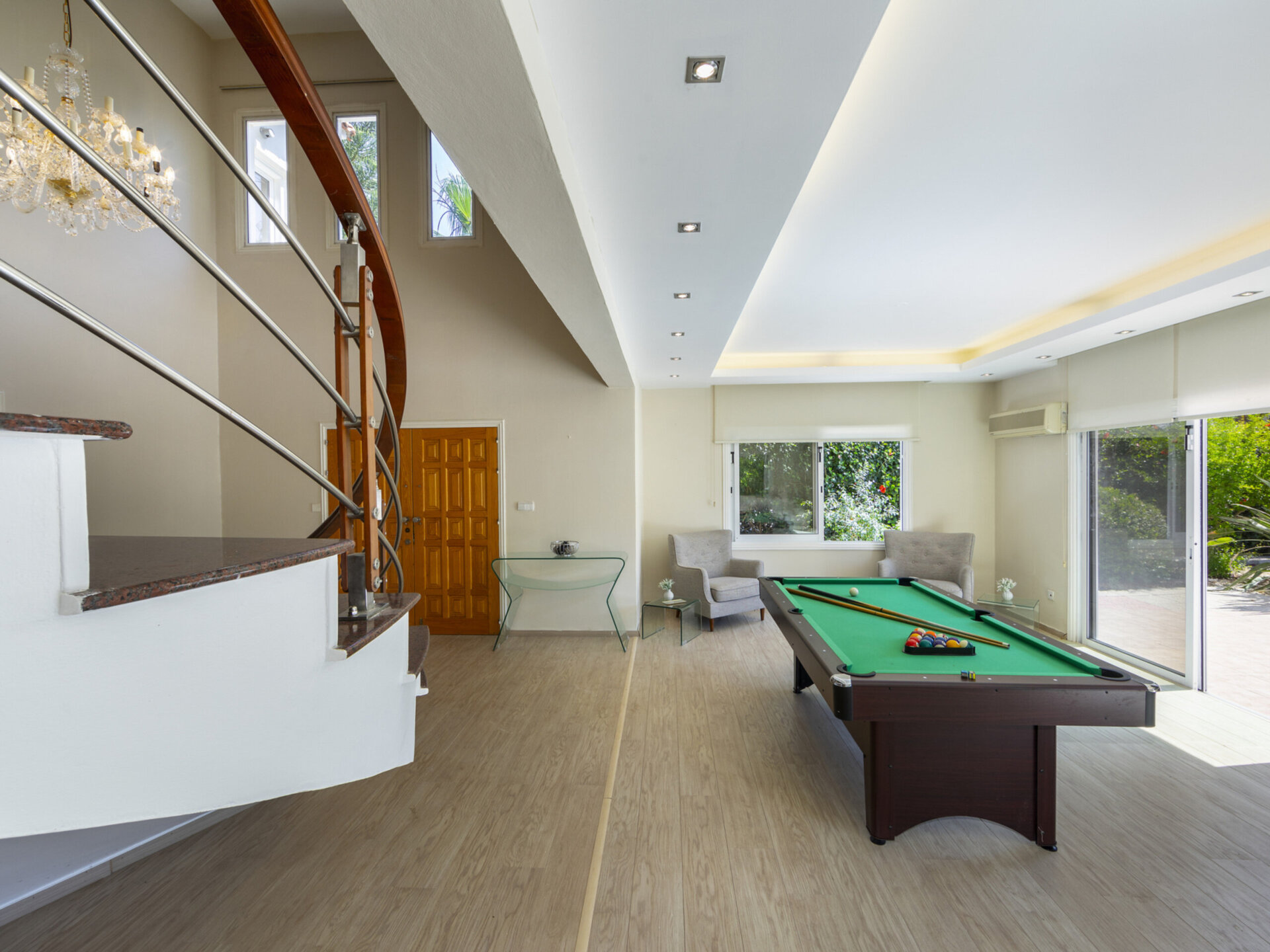 Vam in vaši družini bo všeč ta vila ob obali, vila Larnaca 1400