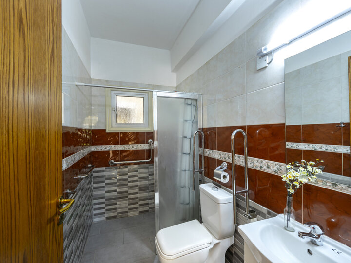 Vam in vaši družini bo všeč ta vila ob obali, vila Larnaca 1400