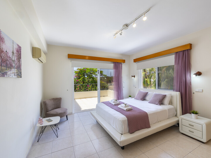Vam in vaši družini bo všeč ta vila ob obali, vila Larnaca 1400