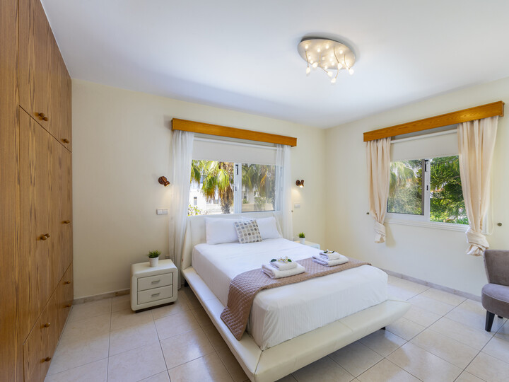 Vam in vaši družini bo všeč ta vila ob obali, vila Larnaca 1400