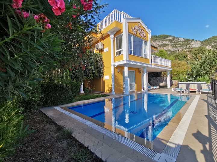 Vila s 5 zvezdicami, ogrevan zasebni bazen in jacuzzi, 1039
