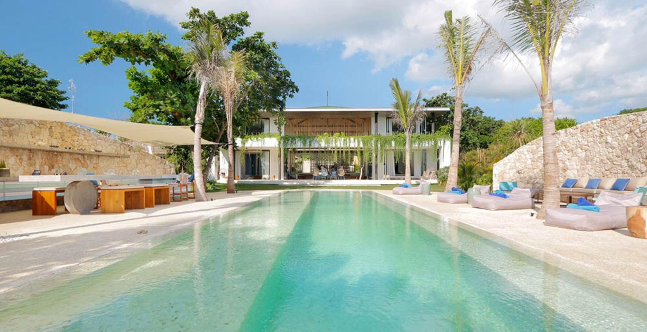 Vaša družina bo navdušena nad ekskluzivnimi balijskimi storitvami v vaši zasebni vili v Nusa Lembonganu, Bali Villa 2126