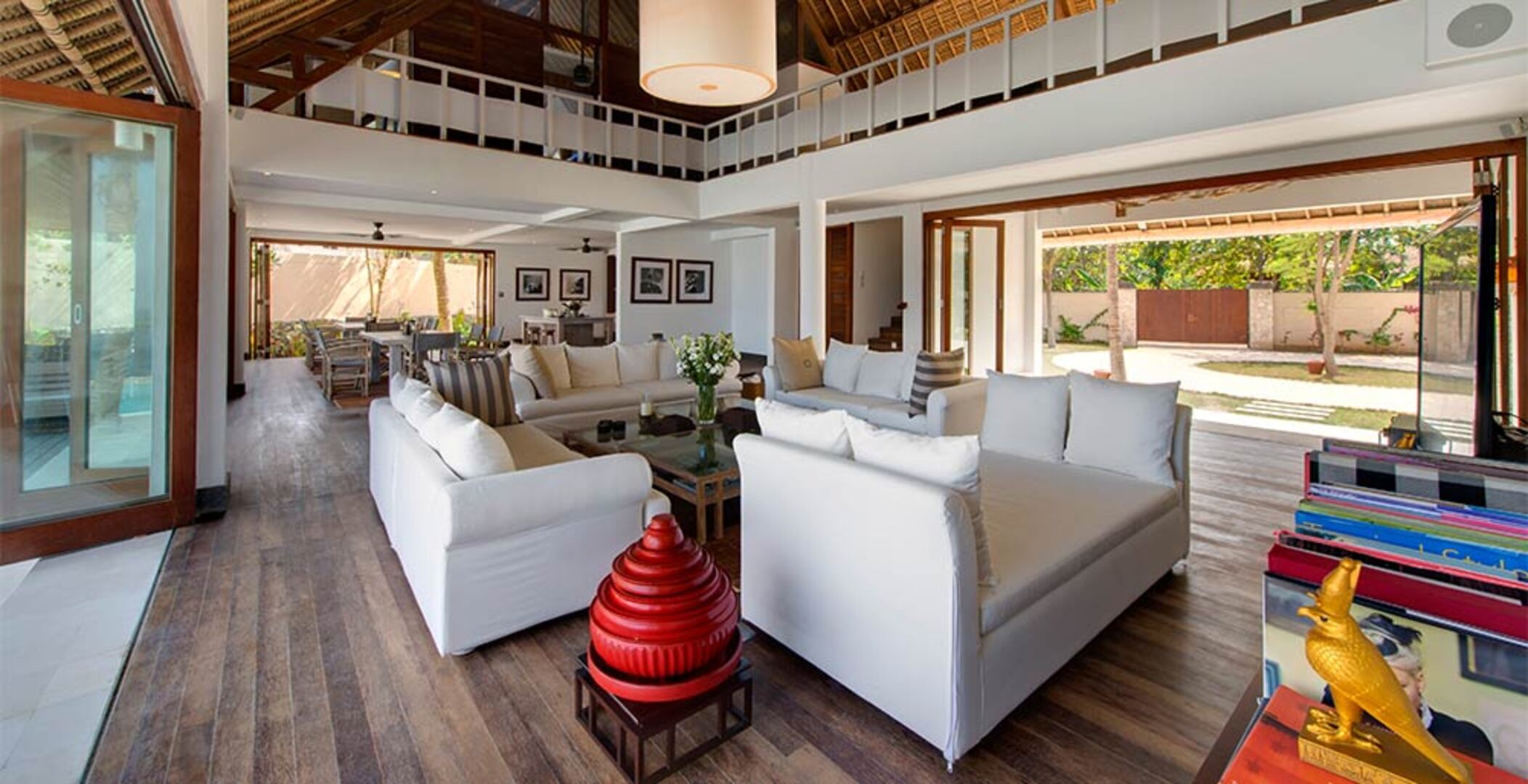 Vaša družina bo navdušena nad ekskluzivnimi balijskimi storitvami v vaši zasebni vili v Nusa Lembongan, Bali Villa 2127