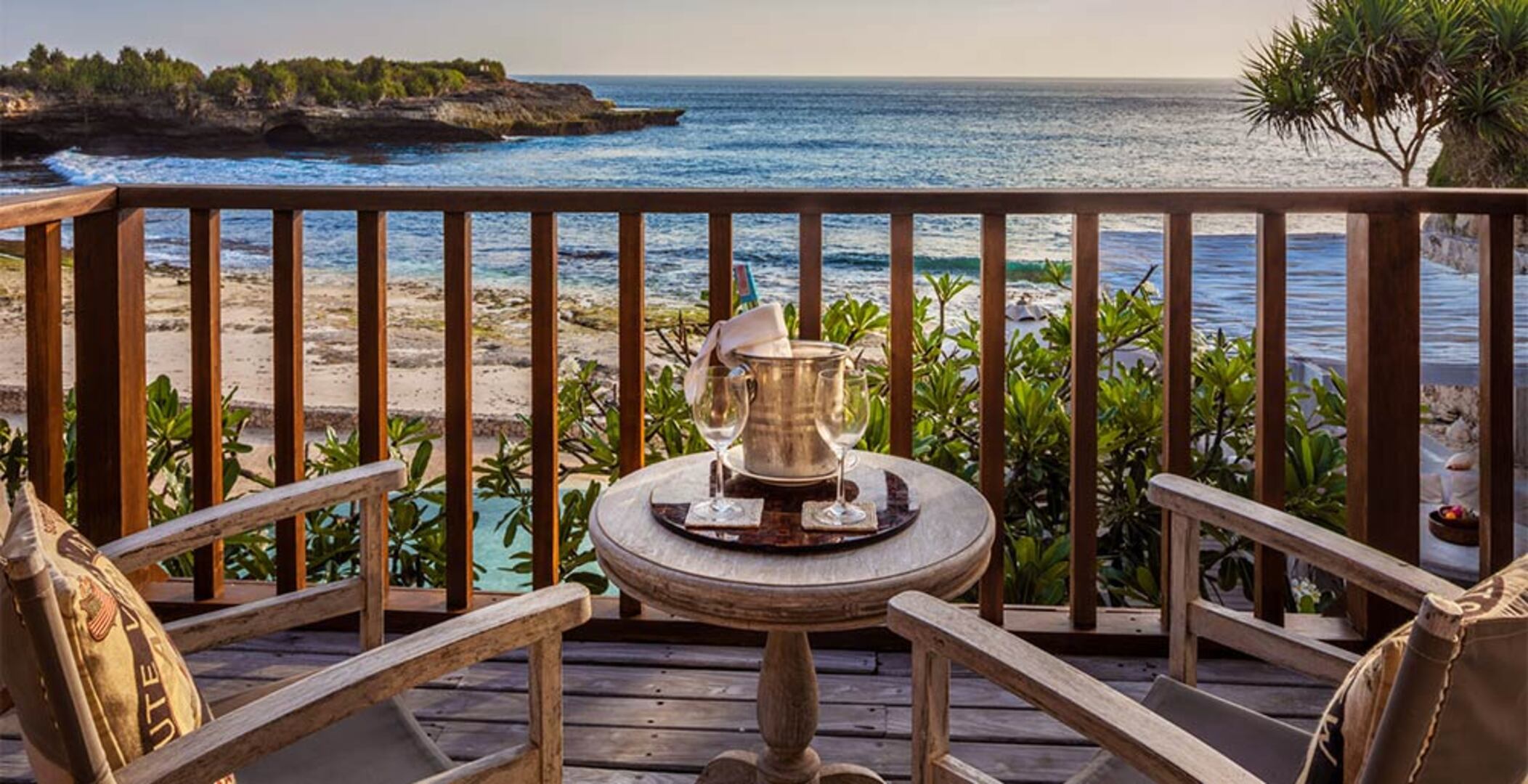 Vaša družina bo navdušena nad ekskluzivnimi balijskimi storitvami v vaši zasebni vili v Nusa Lembongan, Bali Villa 2127