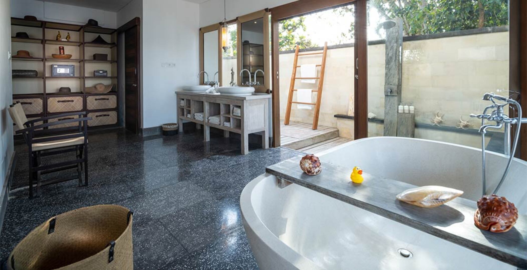 Vaša družina bo navdušena nad ekskluzivnimi balijskimi storitvami v vaši zasebni vili v Nusa Lembongan, Bali Villa 2127