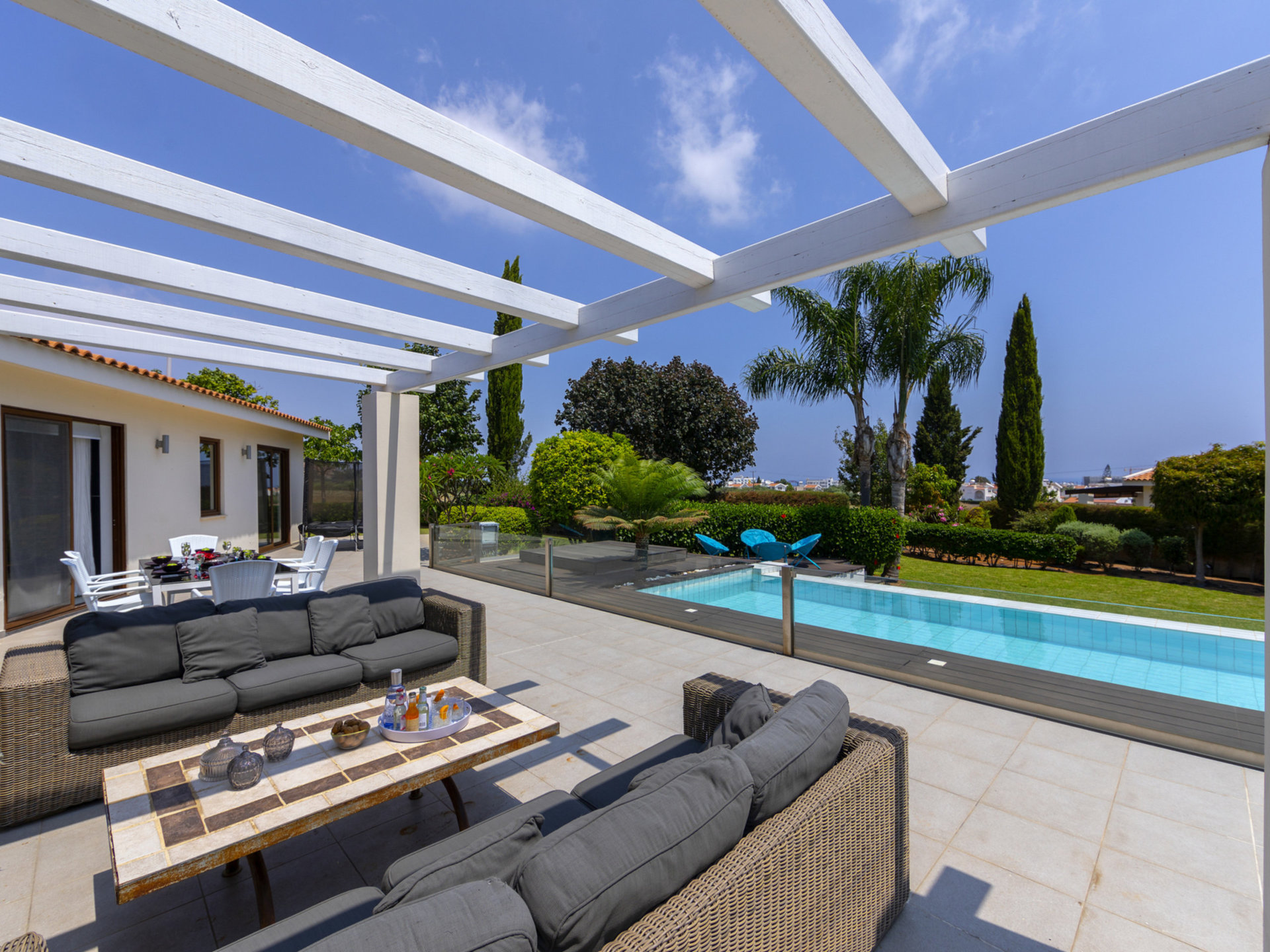 Končno lahko najamete popolno luksuzno vilo v Protarasu blizu vsega dogajanja, Protaras Villa 1569