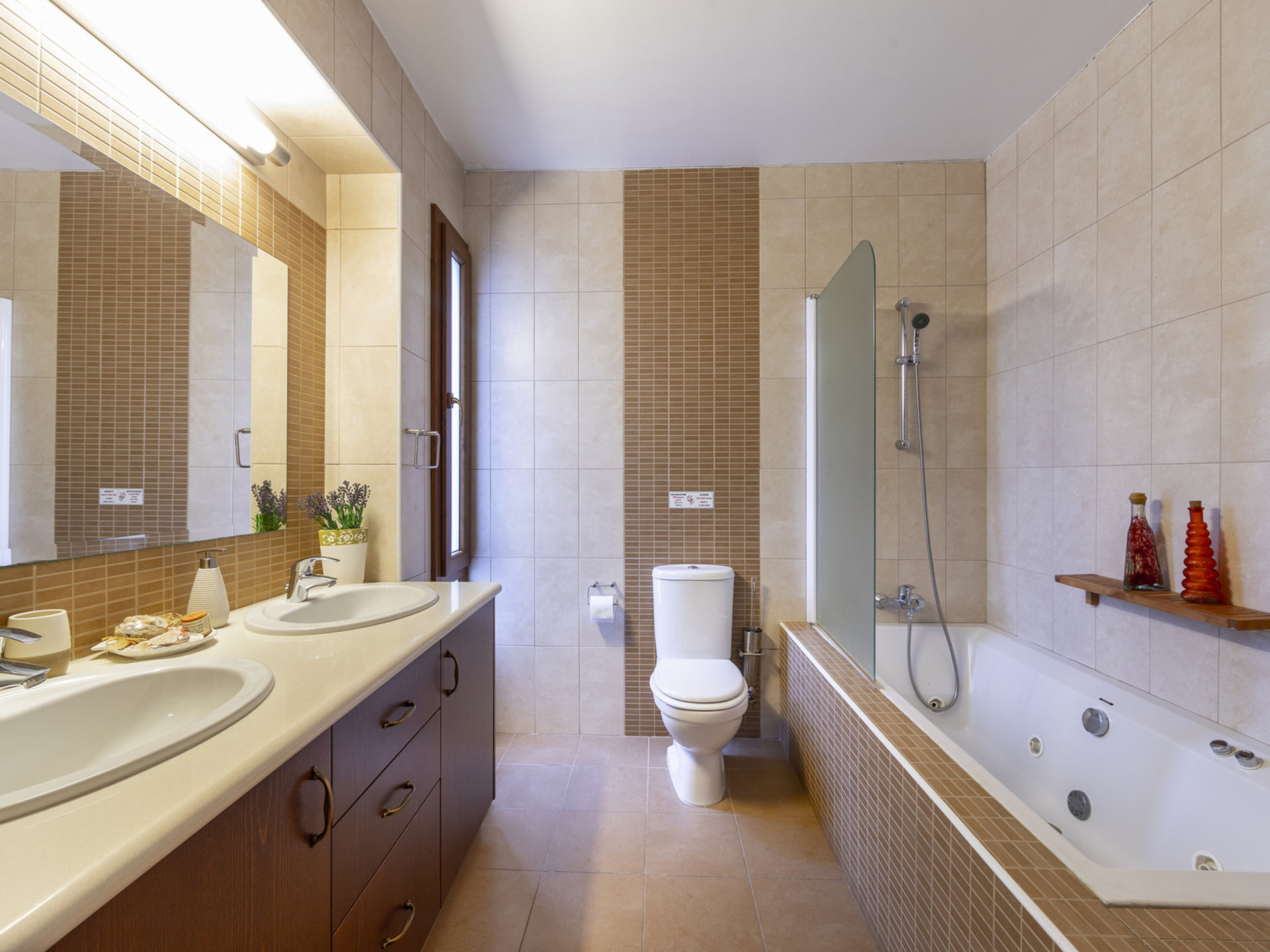 Vam in vaši družini bo všeč ta vila v bližini čudovitega mesta Limassol, Limassol Villa 1003