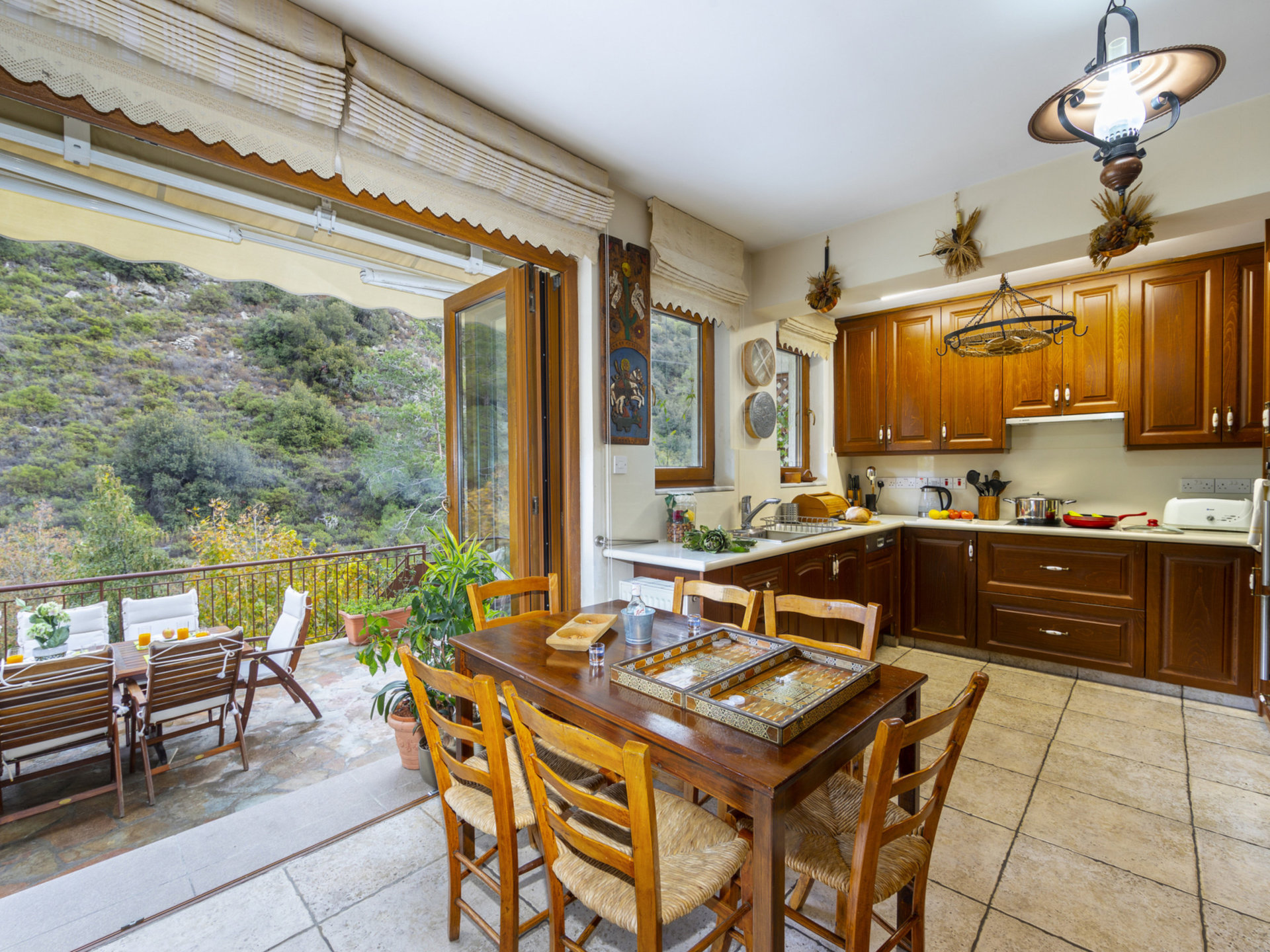 Vam in vaši družini bo všeč ta vila v bližini čudovitega mesta Limassol, Limassol Villa 1003
