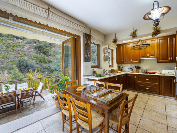 Vam in vaši družini bo všeč ta vila v bližini čudovitega mesta Limassol, Limassol Villa 1003