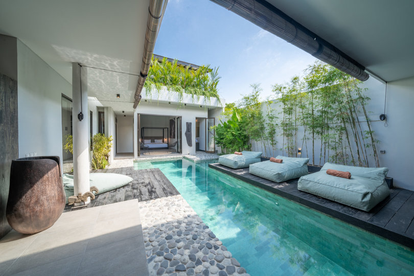 Predstavljajte si, da vaša družina najame luksuzno počitniško vilo s 4 spalnicami blizu plaže Kabupaten Badung Berawa, Bali Villa 2094