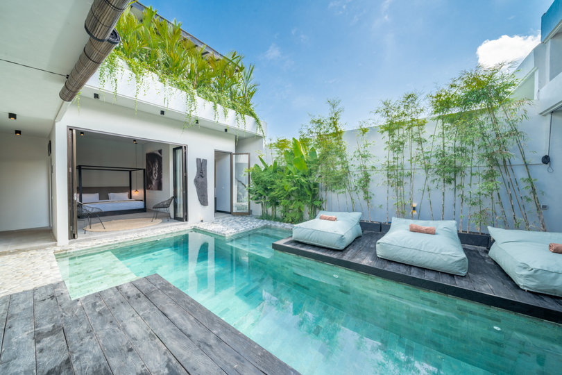 Predstavljajte si, da vaša družina najame luksuzno počitniško vilo s 4 spalnicami blizu plaže Kabupaten Badung Berawa, Bali Villa 2094
