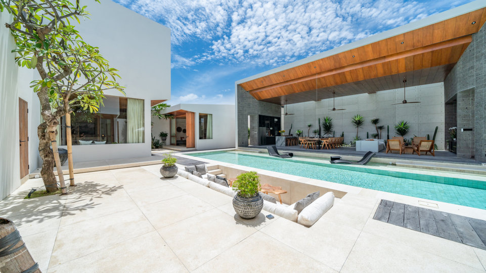 Najboljša počitniška vila s 5 zvezdicami v Kabupaten Badungu z zasebnim bazenom in polnim osebjem, Bali Villa 2098