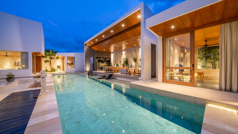 Najboljša počitniška vila s 5 zvezdicami v Kabupaten Badungu z zasebnim bazenom in polnim osebjem, Bali Villa 2098