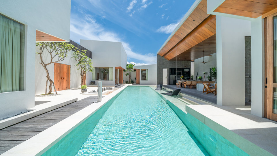 Najboljša počitniška vila s 5 zvezdicami v Kabupaten Badungu z zasebnim bazenom in polnim osebjem, Bali Villa 2098