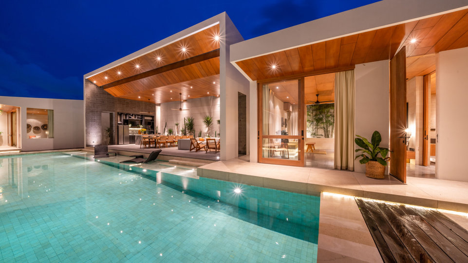 Najboljša počitniška vila s 5 zvezdicami v Kabupaten Badungu z zasebnim bazenom in polnim osebjem, Bali Villa 2098