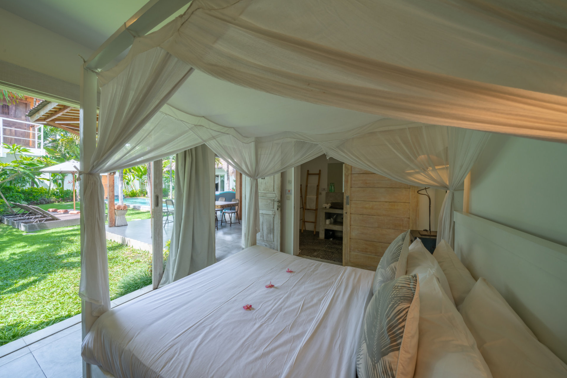 Najboljša počitniška vila s 5 zvezdicami v Kabupaten Badungu z zasebnim bazenom in polnim osebjem, Bali Villa 2099
