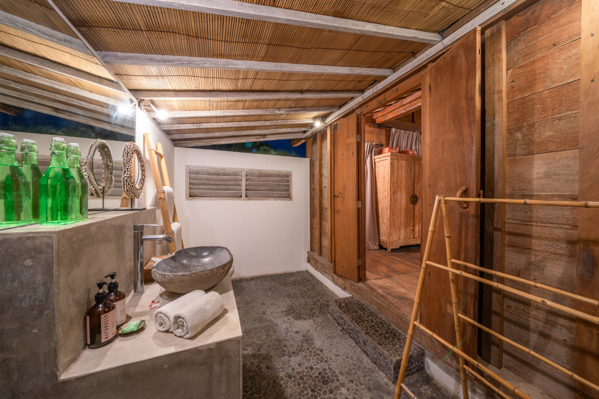 Najboljša počitniška vila s 5 zvezdicami v Kabupaten Badungu z zasebnim bazenom in polnim osebjem, Bali Villa 2099