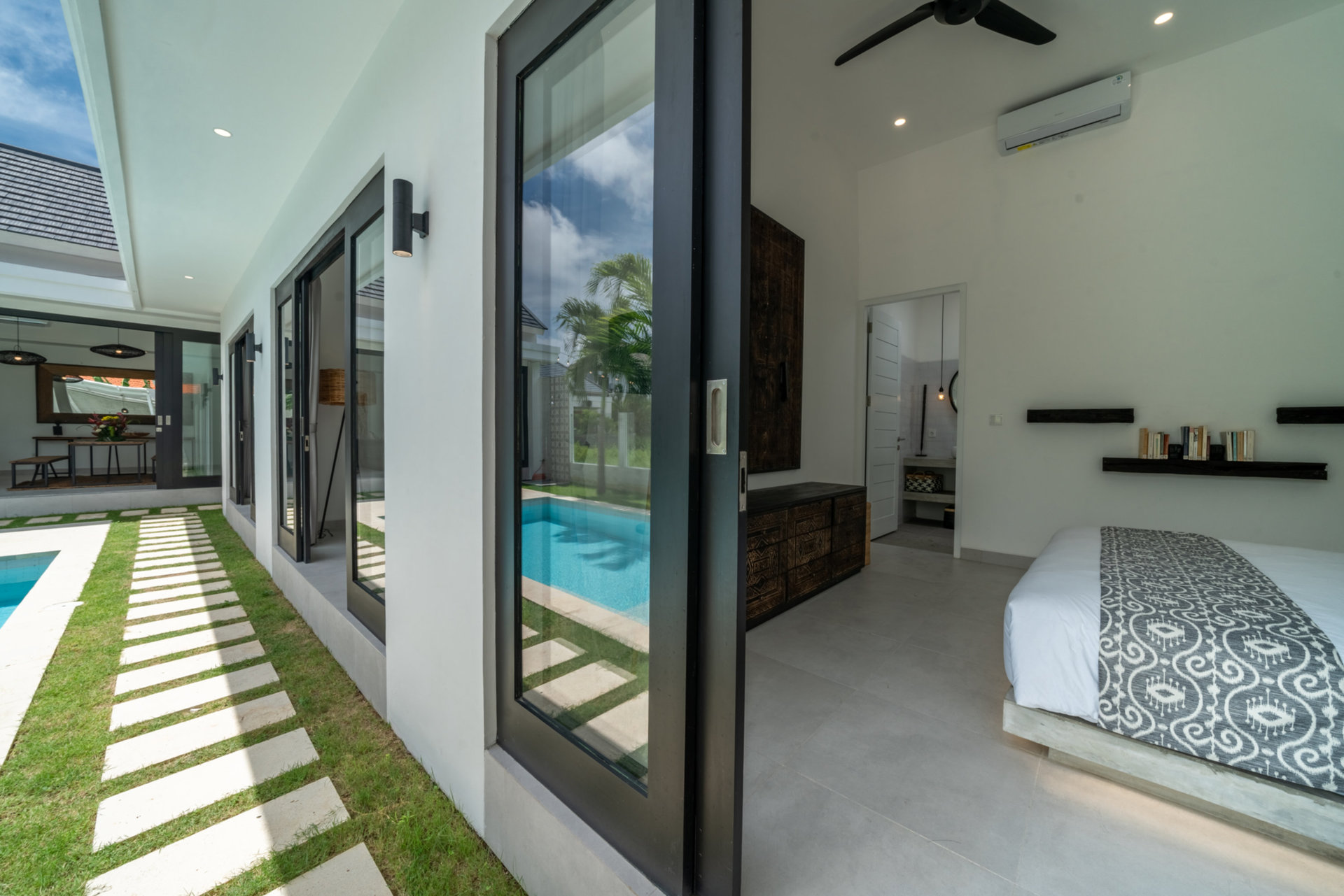 Najboljša počitniška vila s 5 zvezdicami v Kabupaten Badung z zasebnim bazenom in polnim osebjem, Bali Villa 2107