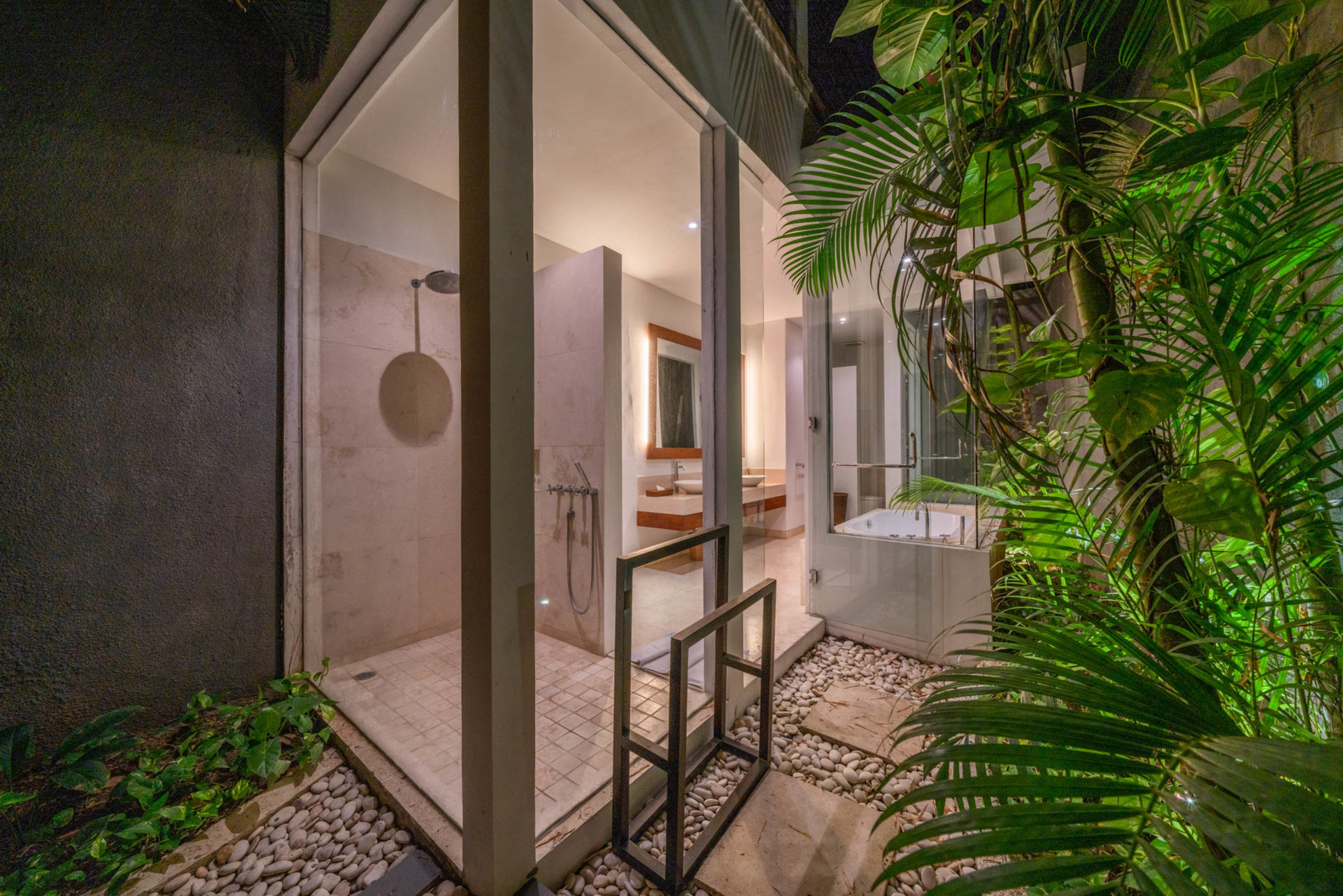 Popoln vodnik za najem vaše ekskluzivne počitniške vile v Kabupaten Badung z zasebnim bazenom in polnim osebjem, Bali Villa 2113