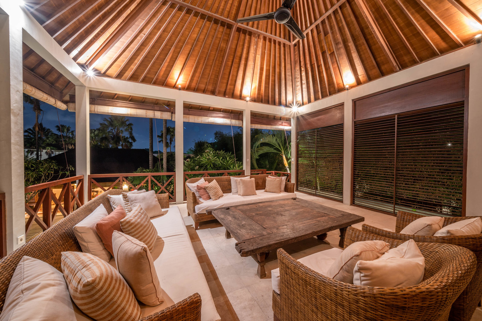 Popoln vodnik za najem vaše ekskluzivne počitniške vile v Kabupaten Badung z zasebnim bazenom in polnim osebjem, Bali Villa 2113