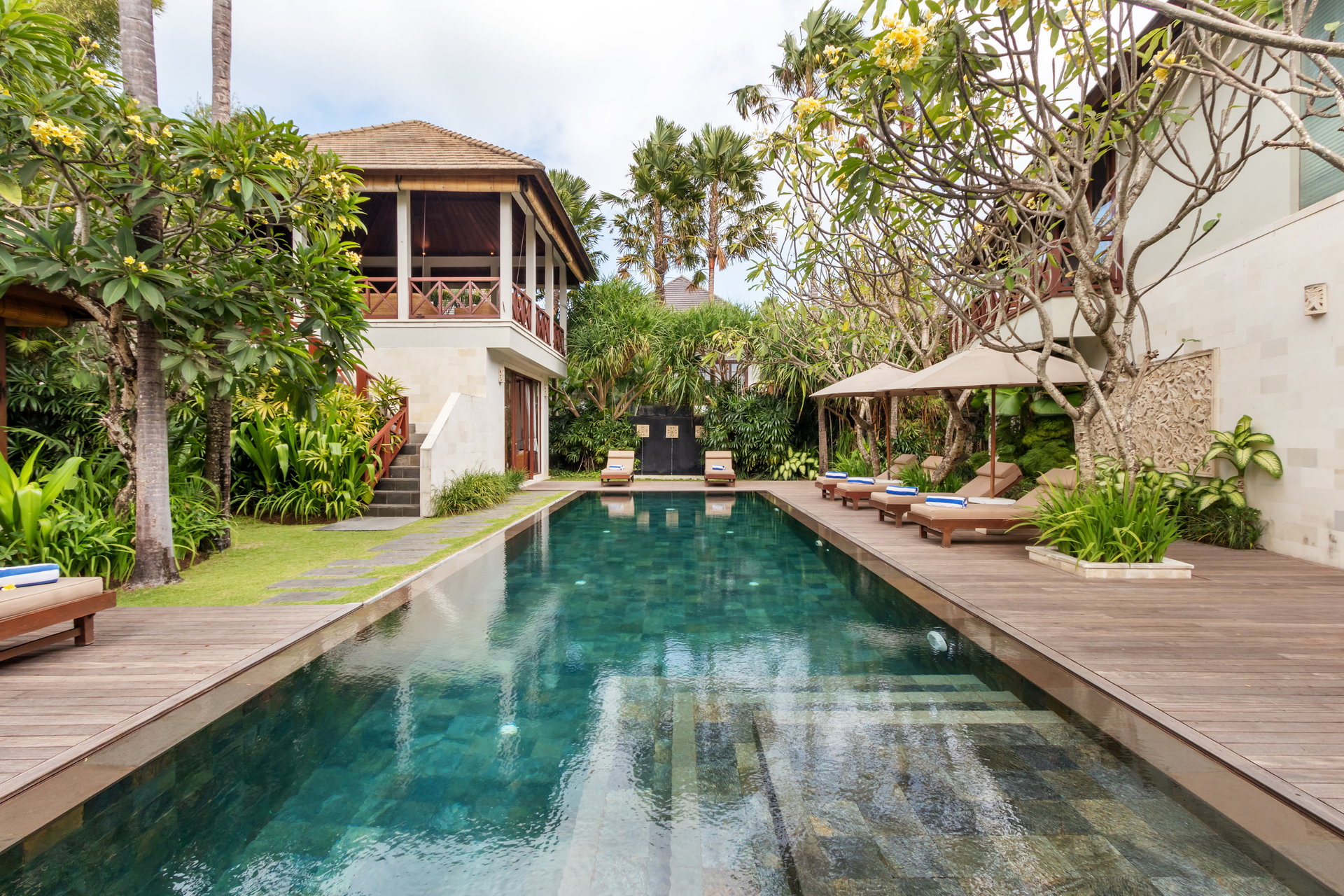 Popoln vodnik za najem vaše ekskluzivne počitniške vile v Kabupaten Badung z zasebnim bazenom in polnim osebjem, Bali Villa 2113