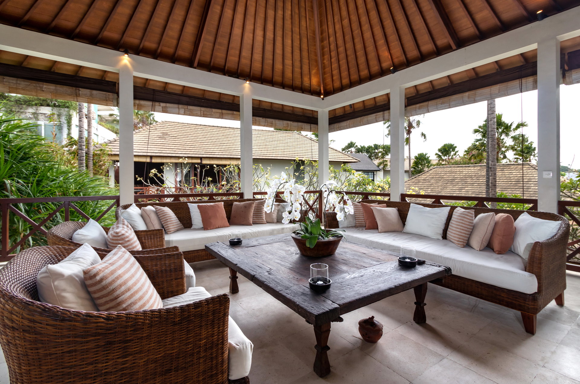 Popoln vodnik za najem vaše ekskluzivne počitniške vile v Kabupaten Badung z zasebnim bazenom in polnim osebjem, Bali Villa 2113