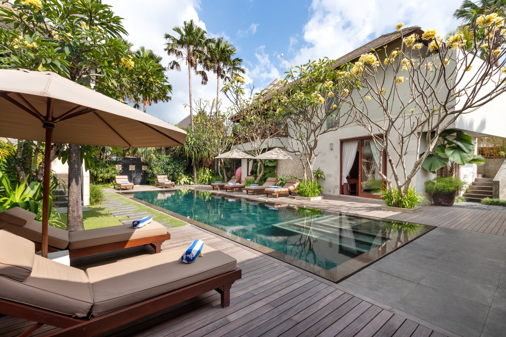 Popoln vodnik za najem vaše ekskluzivne počitniške vile v Kabupaten Badung z zasebnim bazenom in polnim osebjem, Bali Villa 2113