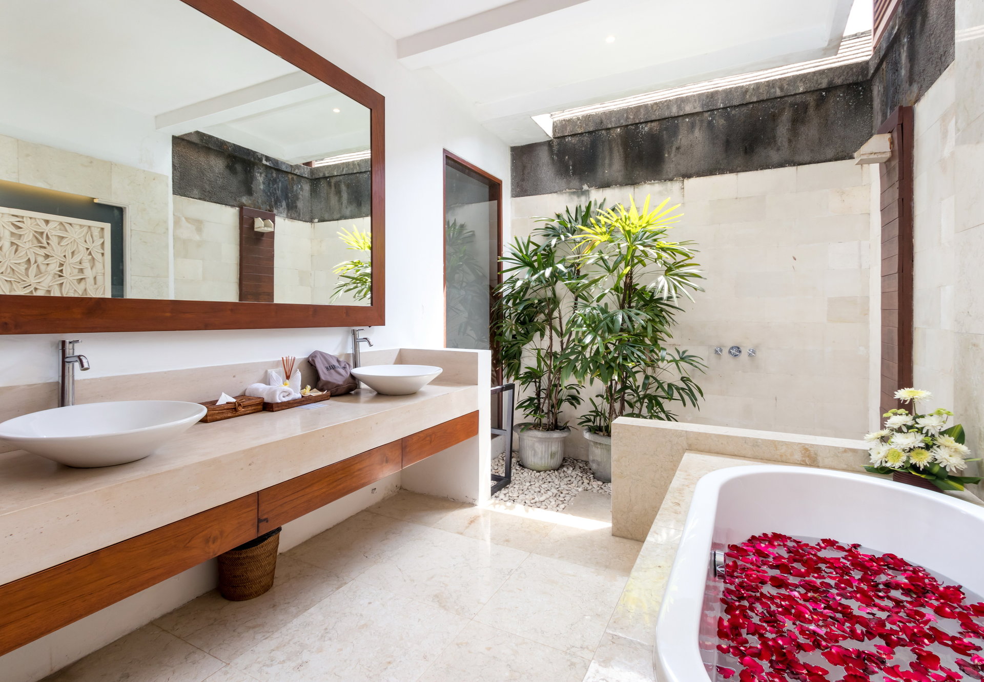 Popoln vodnik za najem vaše ekskluzivne počitniške vile v Kabupaten Badung z zasebnim bazenom in polnim osebjem, Bali Villa 2113