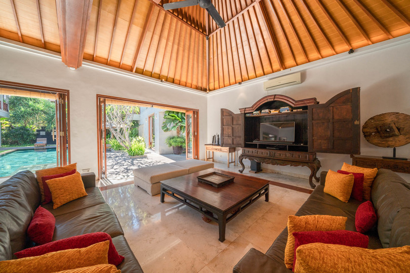Popoln vodnik za najem vaše ekskluzivne počitniške vile v Kabupaten Badung z zasebnim bazenom in polnim osebjem, Bali Villa 2113