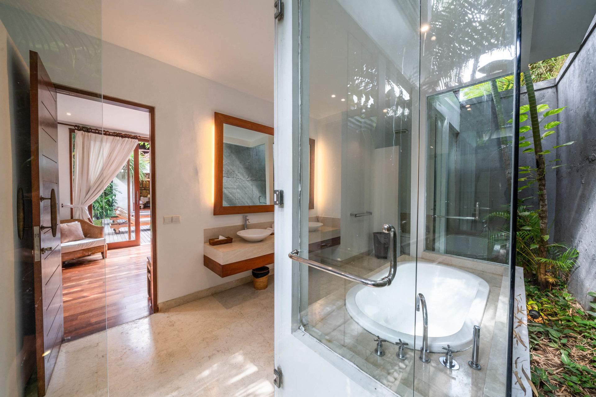 Popoln vodnik za najem vaše ekskluzivne počitniške vile v Kabupaten Badung z zasebnim bazenom in polnim osebjem, Bali Villa 2113