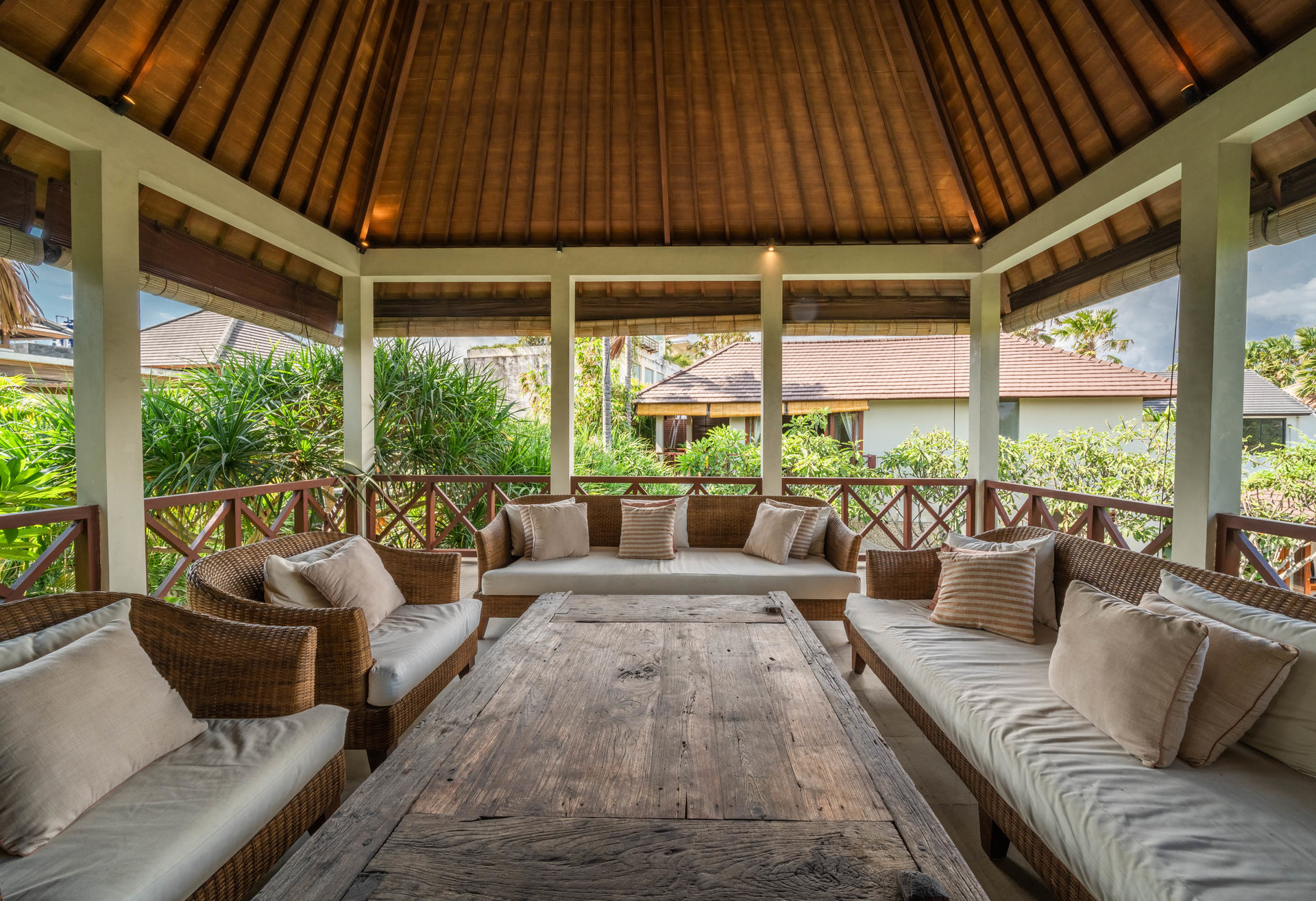 Popoln vodnik za najem vaše ekskluzivne počitniške vile v Kabupaten Badung z zasebnim bazenom in polnim osebjem, Bali Villa 2113