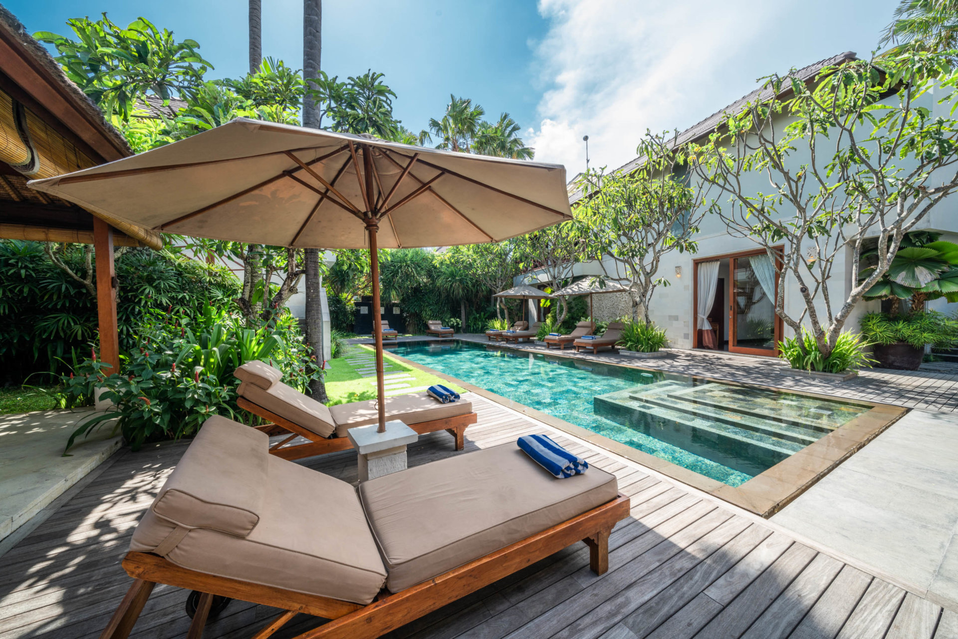 Popoln vodnik za najem vaše ekskluzivne počitniške vile v Kabupaten Badung z zasebnim bazenom in polnim osebjem, Bali Villa 2113