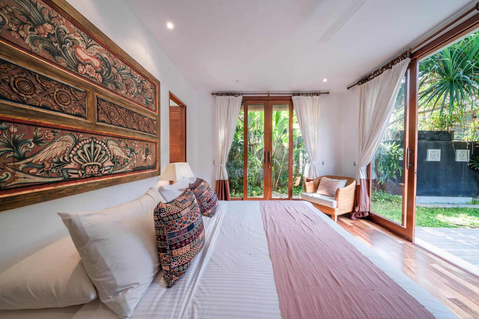 Popoln vodnik za najem vaše ekskluzivne počitniške vile v Kabupaten Badung z zasebnim bazenom in polnim osebjem, Bali Villa 2113