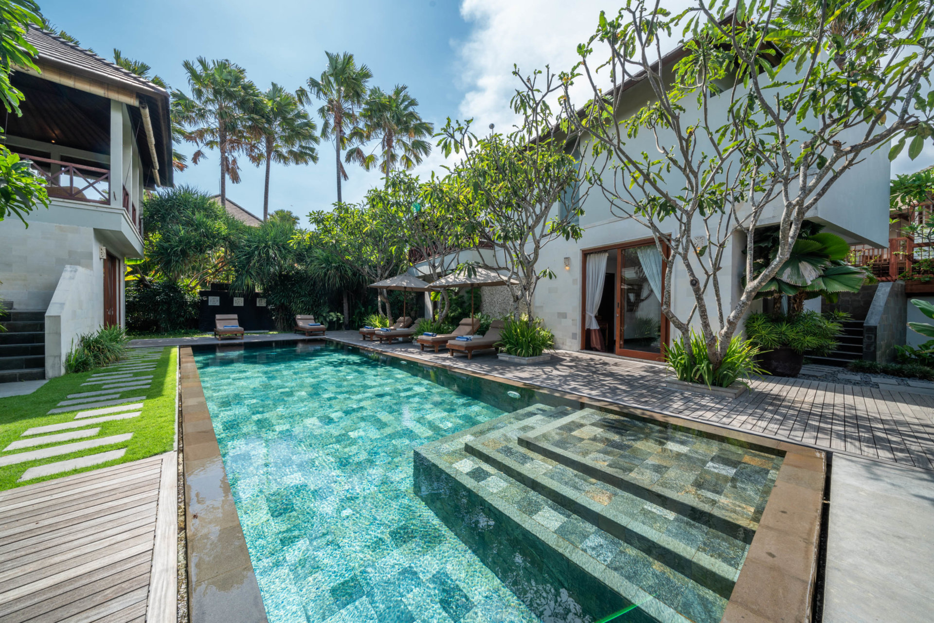 Popoln vodnik za najem vaše ekskluzivne počitniške vile v Kabupaten Badung z zasebnim bazenom in polnim osebjem, Bali Villa 2113