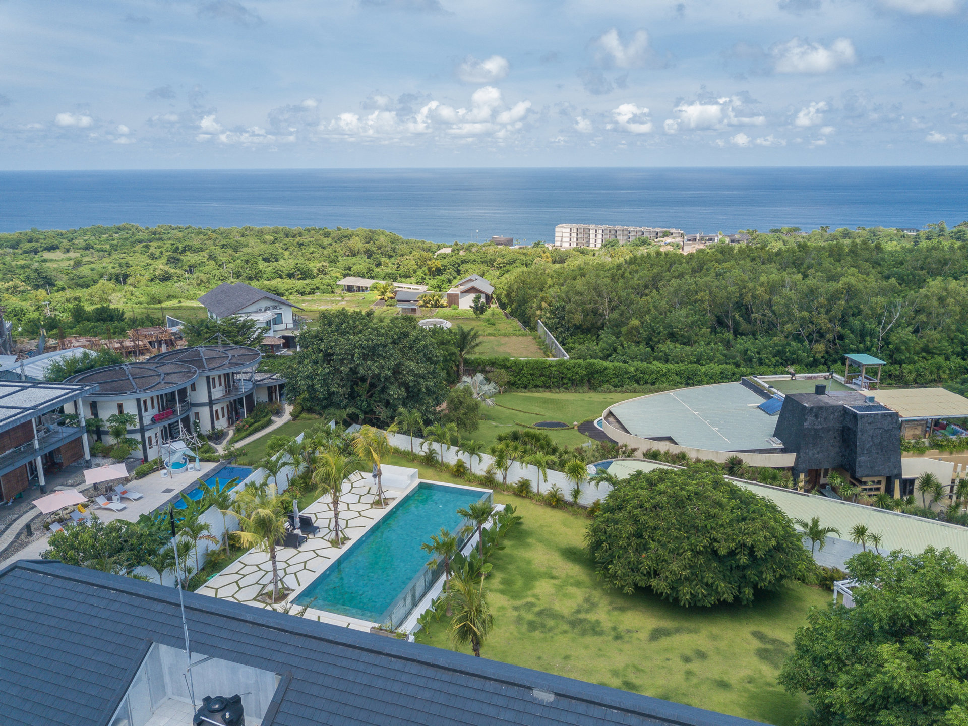 Predstavljajte si, da vaša družina najame luksuzno počitniško vilo s 5 spalnicami in osupljivim pogledom na ocean, Bali Villa 2114
