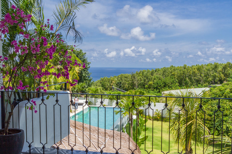 Predstavljajte si, da vaša družina najame luksuzno počitniško vilo s 5 spalnicami in osupljivim pogledom na ocean, Bali Villa 2114