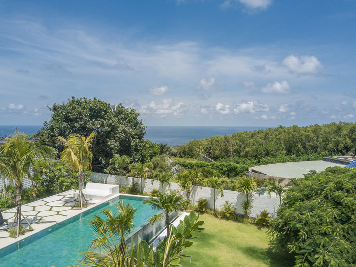 Predstavljajte si, da vaša družina najame luksuzno počitniško vilo s 5 spalnicami in osupljivim pogledom na ocean, Bali Villa 2114