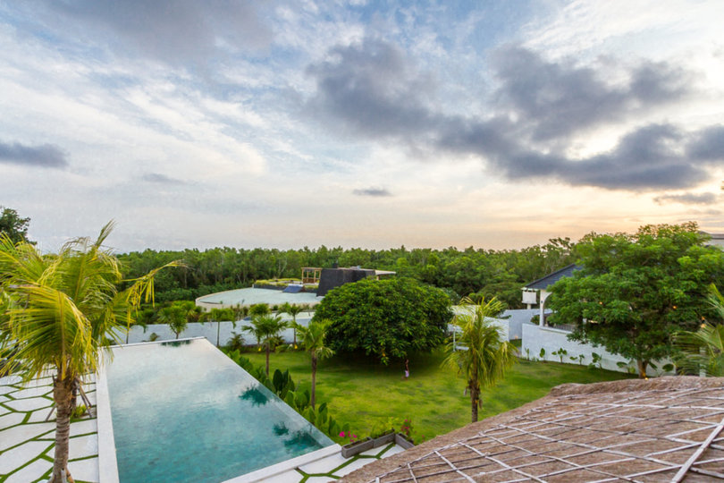 Predstavljajte si, da vaša družina najame luksuzno počitniško vilo s 5 spalnicami in osupljivim pogledom na ocean, Bali Villa 2114