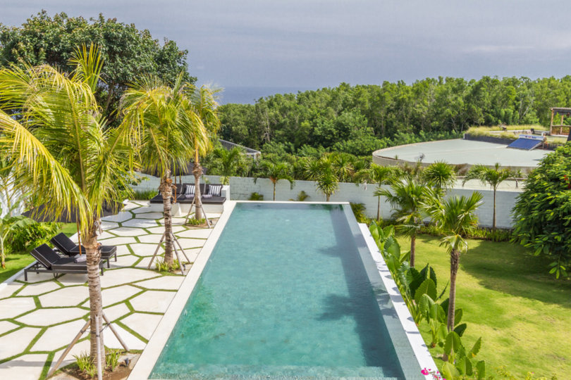 Predstavljajte si, da vaša družina najame luksuzno počitniško vilo s 5 spalnicami in osupljivim pogledom na ocean, Bali Villa 2114