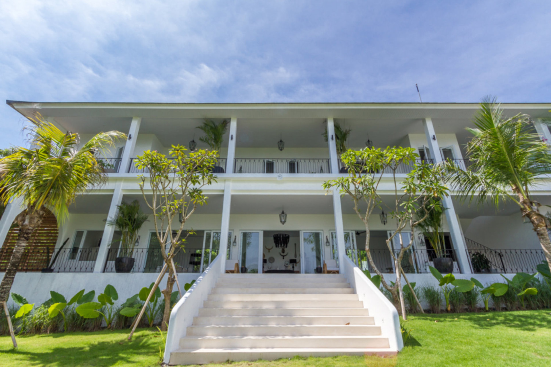 Predstavljajte si, da vaša družina najame luksuzno počitniško vilo s 5 spalnicami in osupljivim pogledom na ocean, Bali Villa 2114